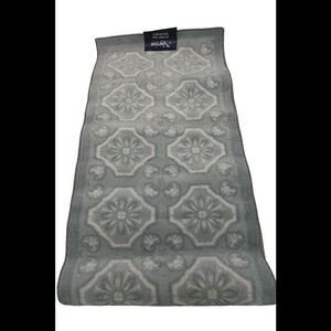 Nourison Diamond Damask 19.5" x 50" Washable Runner Gray